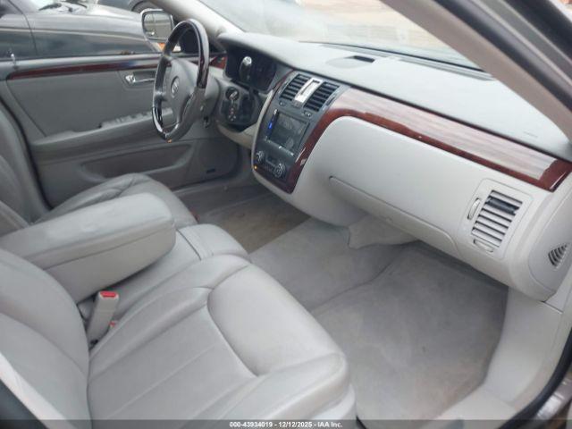 Cadillac DTS Standard Image 10