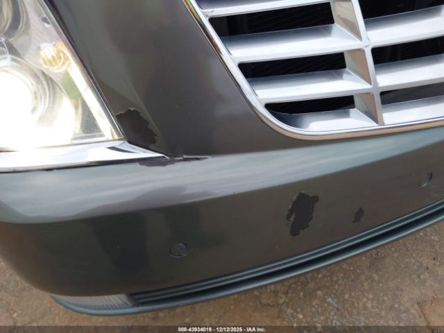 Cadillac DTS Standard Image 3