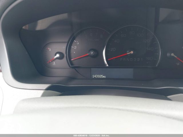 Cadillac DTS Standard Image 6