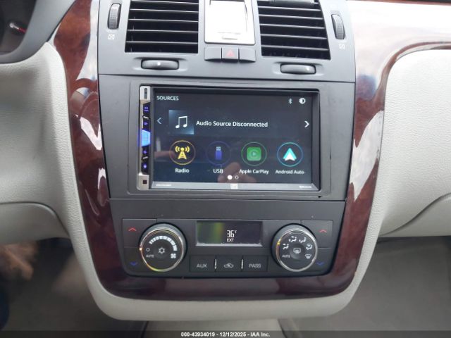 Cadillac DTS Standard Image 2