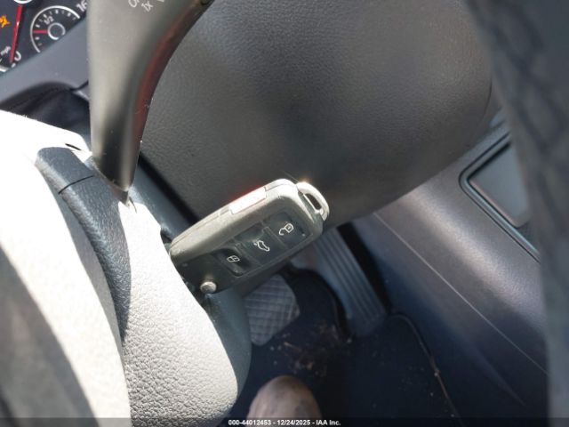 Volkswagen Tiguan S Image 5