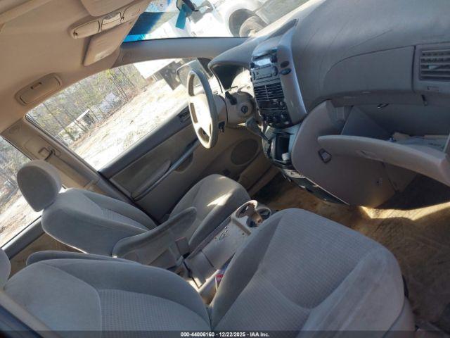 Toyota Sienna Ce Image 8