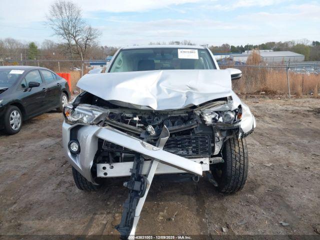 Toyota 4Runner Sr5 Premium Image 13