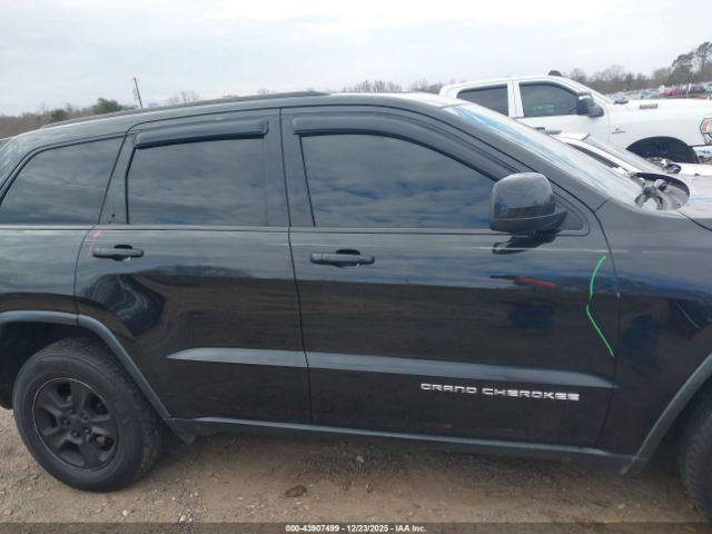 Jeep Grand Cherokee Laredo Image 8