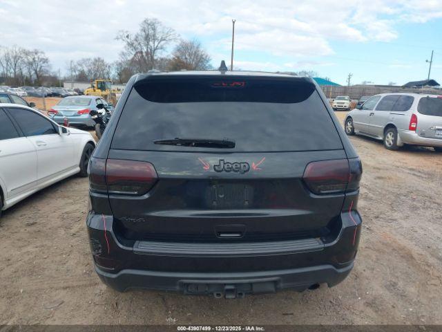 Jeep Grand Cherokee Laredo Image 11