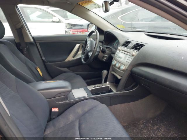 Toyota Camry Se Image 8
