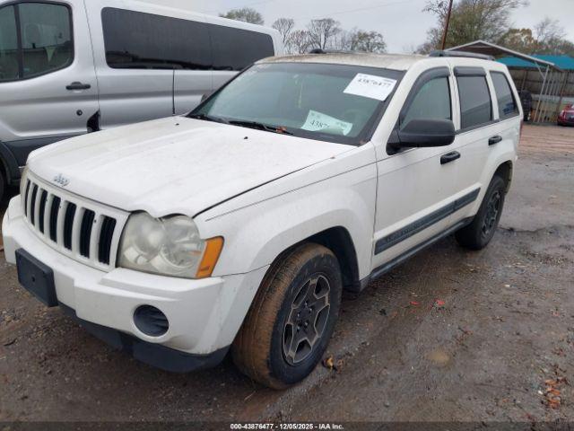 Jeep Grand Cherokee Laredo Image 2