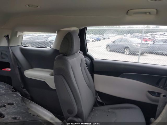 Kia Carnival Lx Image 4
