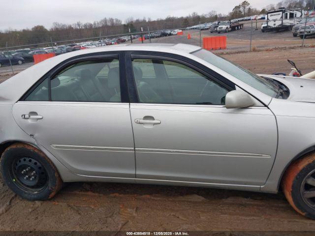 Toyota Camry Xle Image 10