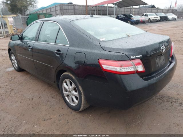 Toyota Camry Le Image 6