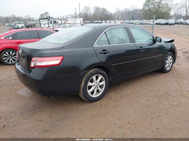 Toyota Camry Le Image 2