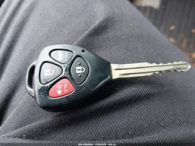 Toyota Camry Le Image 4