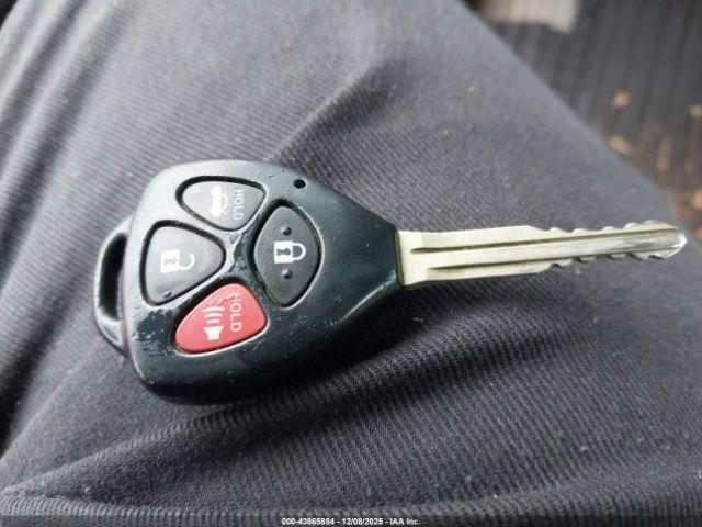 Toyota Camry Le Image 4