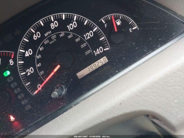 Toyota Camry Le Image 2