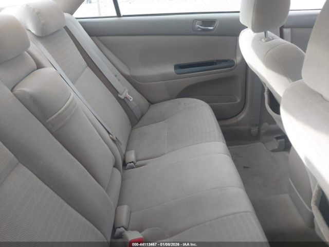 Toyota Camry Le Image 11