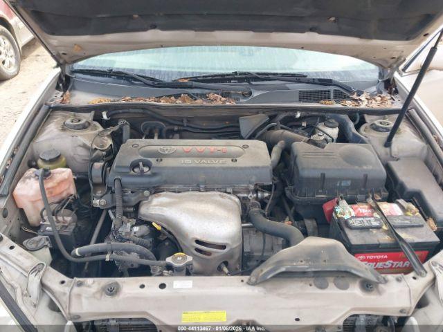 Toyota Camry Le Image 8